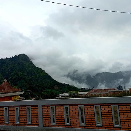 Bromo Holiday Guest House Ngadisari Екстериор снимка